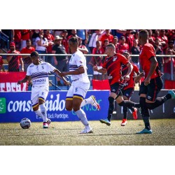 O Coritiba empata com o Azuriz no Couto Pereira e o Athletico PR passa pelo São Joseense de virada em São José dos Pinhais